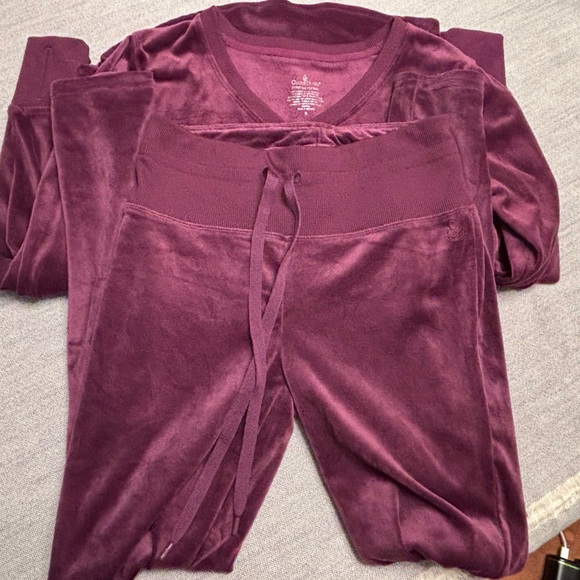 Cuddl Duds Other - Women's Velvet Sleepwear Set in purple